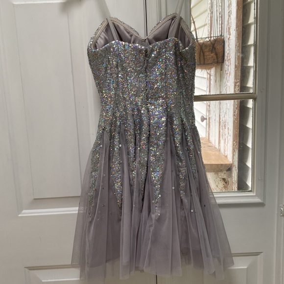 Size 3/4 party dress. - Picture 4 of 10